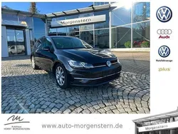 Deep black perleffekt (metallic) Gebraucht 2019 VW Golf VII Comfortline Limousine | 17.389 € (Fairer Preis)