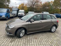 Grau Gebraucht 2013 Mercedes B200 Van / Kleinbus | 11.100 € (Fairer Preis)