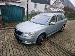 Blau Gebraucht 2009 Skoda Octavia Elegance Kombi | 4.999 € (Fairer Preis)