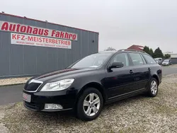 Schwarz Gebraucht 2012 Skoda Octavia Impuls Edition Kombi | 5.700 € (Fairer Preis)