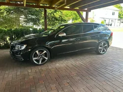 Schwarz Gebraucht 2016 Volvo V60 R-Design Momentum Kombi | 11.200 € (Guter Preis)