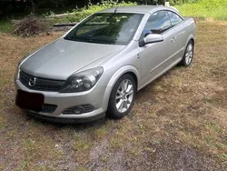 Grau Gebraucht 2006 Opel Astra Cabriolet Cabrio | 3.750 € (Fairer Preis)