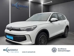 Weiss Gebraucht 2024 VW Tiguan Life SUV | 39.590 € (Fairer Preis)