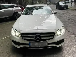 Weiß Gebraucht 2017 Mercedes E220 Avantgarde Kombi | 16.990 € (Guter Preis)