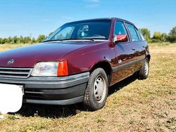 Rot Gebraucht 1990 Opel Kadett Limousine | 4.000 €
