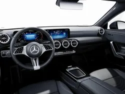 Nachtschwarz Neu 2025 Mercedes CLA200 Shooting Brake Kombi | 53.598 € (Guter Preis)