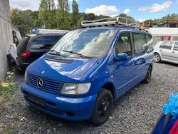 Blau Gebraucht 2002 Mercedes V220 Van / Kleinbus | 3.500 €