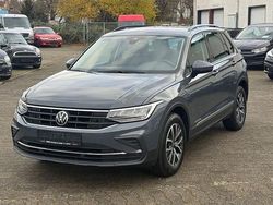 Grau Gebraucht 2020 VW Tiguan Life SUV | 23.950 € (Etwas zu teuer)