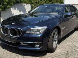 Blau Gebraucht 2016 BMW 750L Limousine | 17.900 €