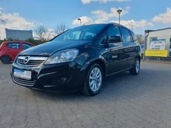 Schwarz Gebraucht 2014 Opel Zafira Family Van / Kleinbus | 8.888 € (Fairer Preis)