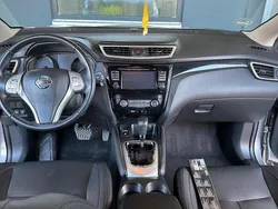 Grau Gebraucht 2016 Nissan Qashqai SUV | 17.500 €