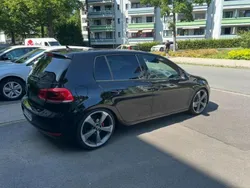 Schwarz Gebraucht 2011 VW Golf VI R Kleinwagen | 7.000 €