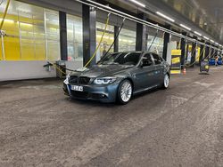 Grün Gebraucht 2010 BMW 320 M Sport Limousine | 12.000 €