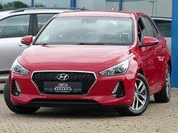 Rot Gebraucht 2017 Hyundai i30 Trend Limousine | 9.999 € (Fairer Preis)