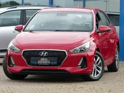Rot Gebraucht 2017 Hyundai i30 Trend Limousine | 10.790 € (Teuer)