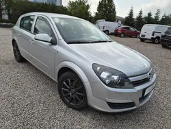 Silber Gebraucht 2004 Opel Astra Kleinwagen | 2.600 €