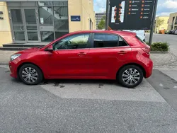 Rot Gebraucht 2017 Kia Rio Limousine | 9.099 €