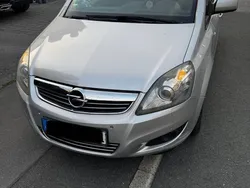 Grau Gebraucht 2009 Opel Zafira Innovation Van / Kleinbus | 4.800 € (Fairer Preis)