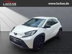 Weiss Gebraucht 2024 Toyota Aygo Business Edition Kleinwagen | 16.990 € (Etwas zu teuer)
