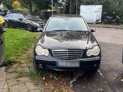 Schwarz Gebraucht 2006 Mercedes C220 Limousine | 2.300 €