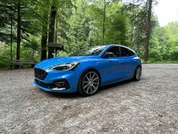 Blau Gebraucht 2022 Ford Focus ST Limousine | 25.800 € (Superpreis)