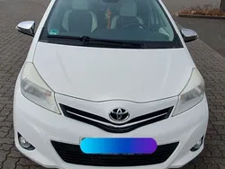 Weiß Gebraucht 2013 Toyota Yaris Kleinwagen | 6.800 € (Fairer Preis)