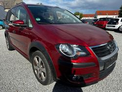 Wild cherry red metallic Gebraucht 2010 VW Touran Cross Van / Kleinbus | 6.999 € (Fairer Preis)