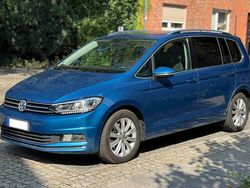 Blau Gebraucht 2017 VW Touran Highline Van / Kleinbus | 15.900 € (Fairer Preis)