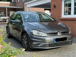 Grau Gebraucht 2017 VW Golf VII Comfortline Limousine | 8.950 € (Guter Preis)