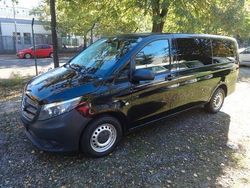 Schwarz Gebraucht 2016 Mercedes Vito Van / Kleinbus | 18.445 €