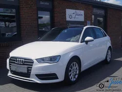 Weiß Gebraucht 2015 Audi A3 Sportback Attraction Limousine | 13.985 € (Fairer Preis)
