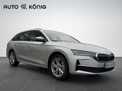 Grau Gebraucht 2024 Skoda Octavia Selection Kombi | 31.990 € (Fairer Preis)