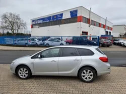 Silber Gebraucht 2011 Opel Astra Design Edition Kombi | 5.299 € (Fairer Preis)
