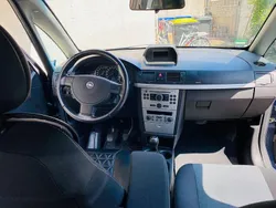 Blau Gebraucht 2010 Opel Meriva Innovation Van / Kleinbus | 1.490 € (Teuer)