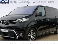 Graphitschwarz (schwarz) Gebraucht 2023 Toyota Proace Verso Team Kombi | 40.888 € (Guter Preis)