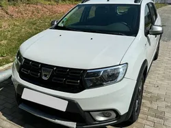 Weiß Gebraucht 2017 Dacia Logan MCV Lauréate Limousine | 7.990 € (Teuer)