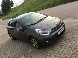 Grau Gebraucht 2014 Kia Rio FIFA World Cup Edition Limousine | 4.750 € (Etwas zu teuer)
