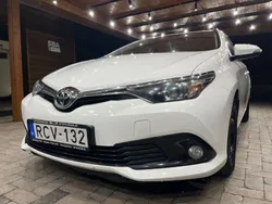 Weiß Gebraucht 2018 Toyota Auris Touring Sports Basis Kombi | 7.686 € (Teuer)