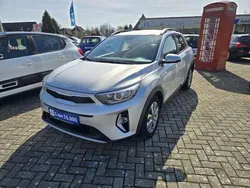 Seidensilber met. (metallic) Gebraucht 2023 Kia Stonic Vision SUV | 17.775 € (Fairer Preis)