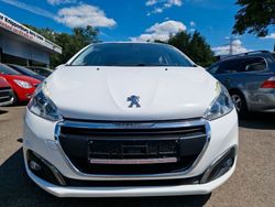 Lack weiss banquise/deckende Gebraucht 2017 Peugeot 208 Active Kleinwagen | 6.200 € (Fairer Preis)
