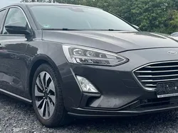 Grau Gebraucht 2018 Ford Focus Cool & Connect Limousine | 9.990 € (Fairer Preis)