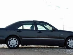 Schwarz Gebraucht 1996 Mercedes E230 Elegance Limousine | 5.555 € (Teuer)