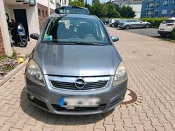 Grau Gebraucht 2007 Opel Zafira Van / Kleinbus | 2.100 € (Guter Preis)