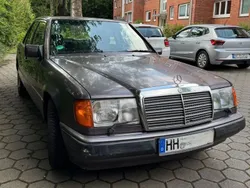 Grau Gebraucht 1991 Mercedes E230 Limousine | 6.900 €