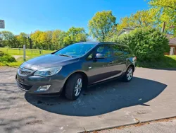 Grau Gebraucht 2011 Opel Astra Kombi | 6.900 € (Etwas zu teuer)