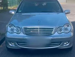 Silber Gebraucht 2006 Mercedes 220 Kombi | 3.900 €