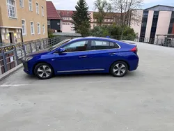 Blau Gebraucht 2018 Hyundai Ioniq Premium Limousine | 12.999 € (Etwas zu teuer)