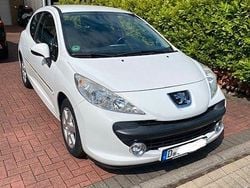 Weiß Gebraucht 2011 Peugeot 207 Kleinwagen | 2.200 € (Guter Preis)