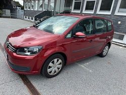 Rot Gebraucht 2014 VW Touran Trendline Van / Kleinbus | 8.990 € (Fairer Preis)