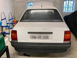 Weiß Gebraucht 1988 Opel Omega Limousine | 6.666 €